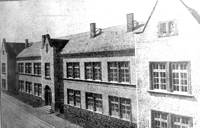 Veszprémi Ranolder Intézet kétszintes polgári iskolai épülete (1933)